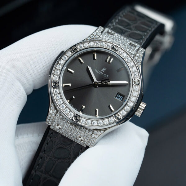 Hublot Classic Fusion 33mm full Moissanite