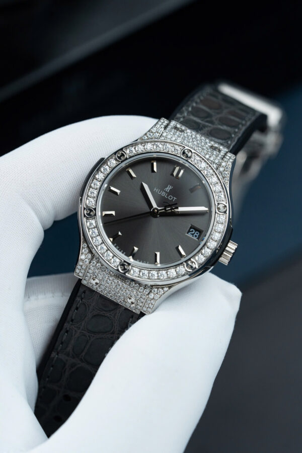 Hublot Classic Fusion 33mm full Moissanite