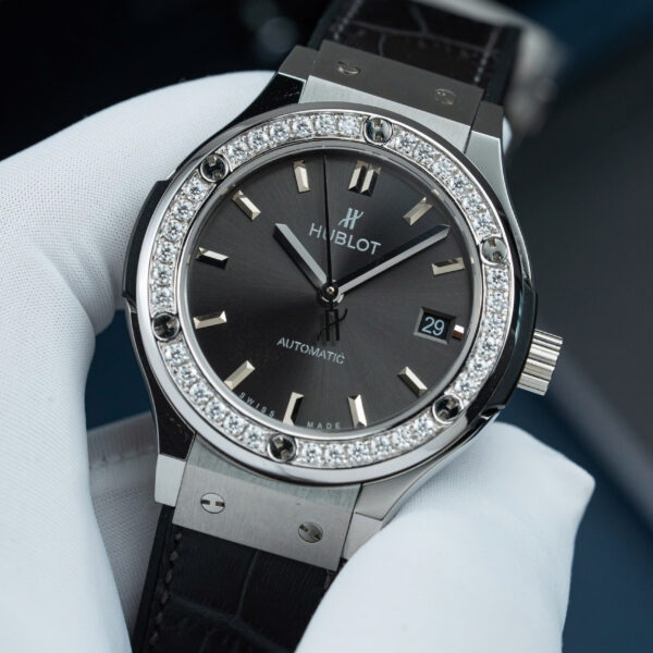 Hublot Classic Fusion 38mm niềng Moissanite